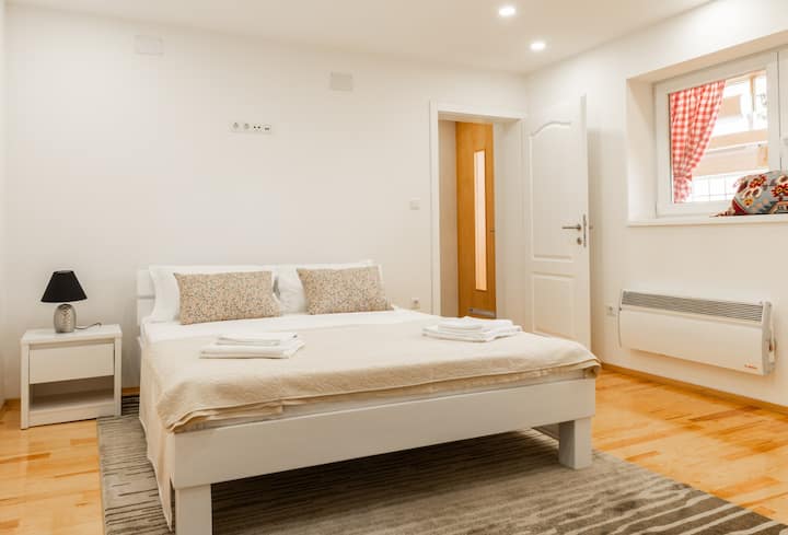 Apartment Bulbul - Modern stay with Bosnian charm