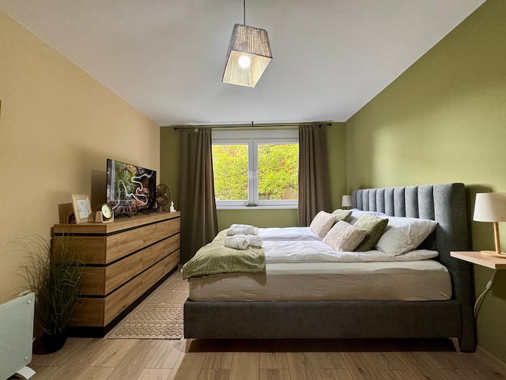 The Green Nest apartment w/free parking