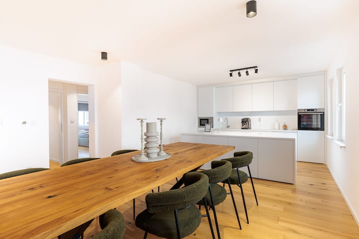 New & Fully equipped 2bdr apartment w/free parking