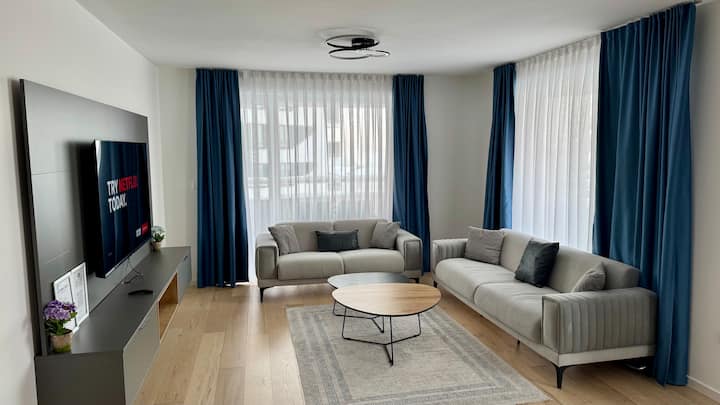Lux Waves 2bdr apartment w/private parking