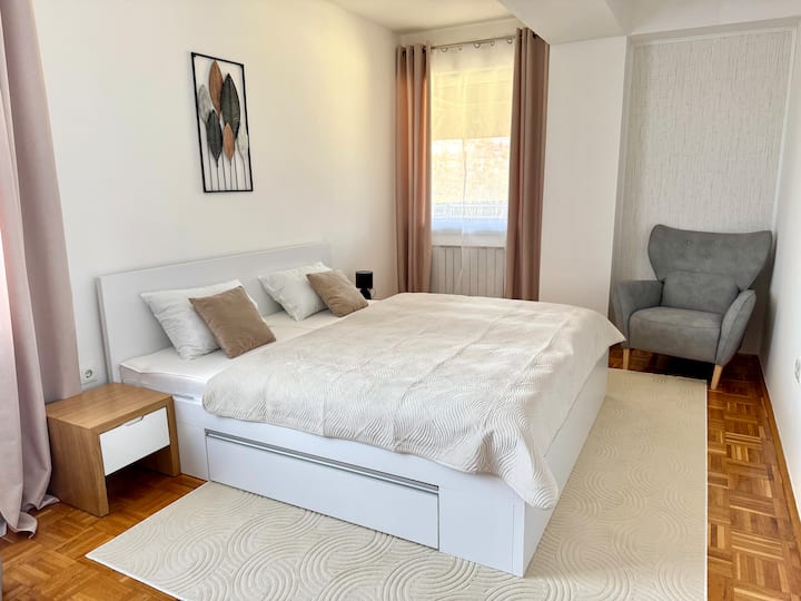 Modern & Complete 2bdr apartment w/free parking